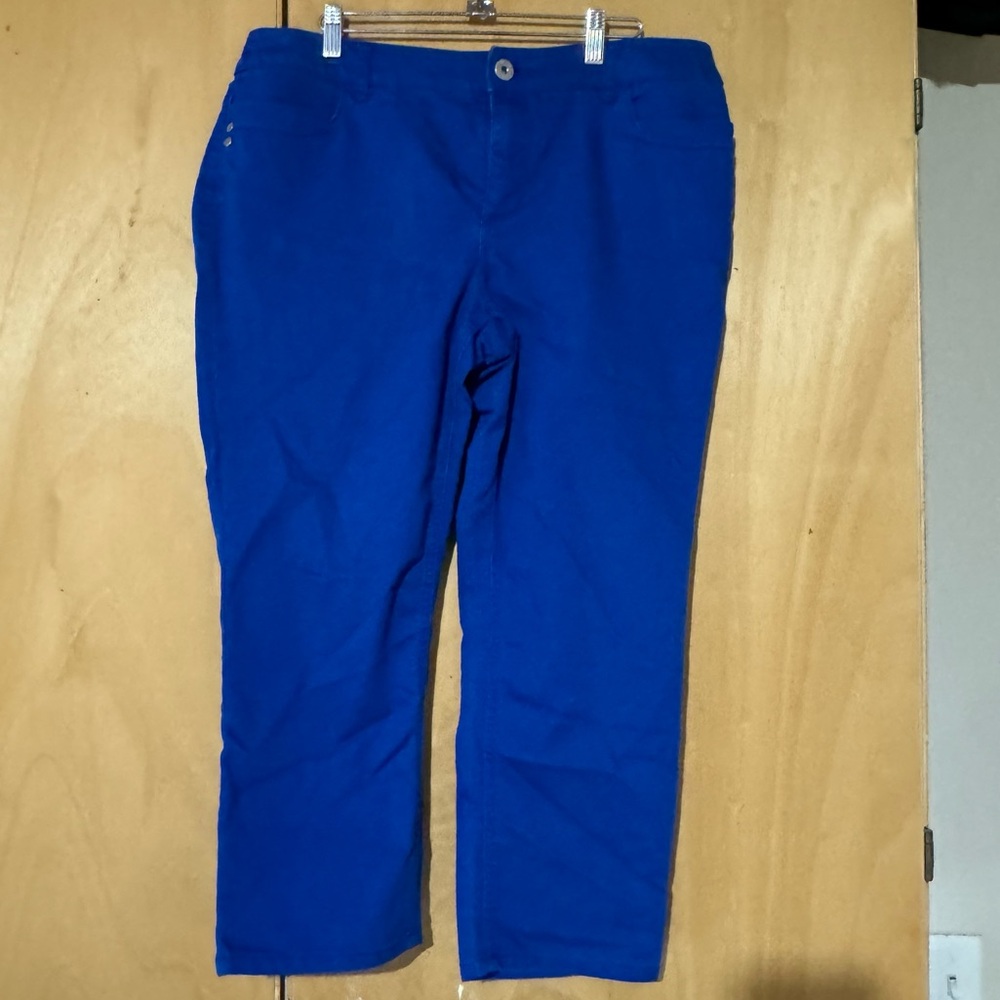 Chicos Platinum Denim Crop Jeans.